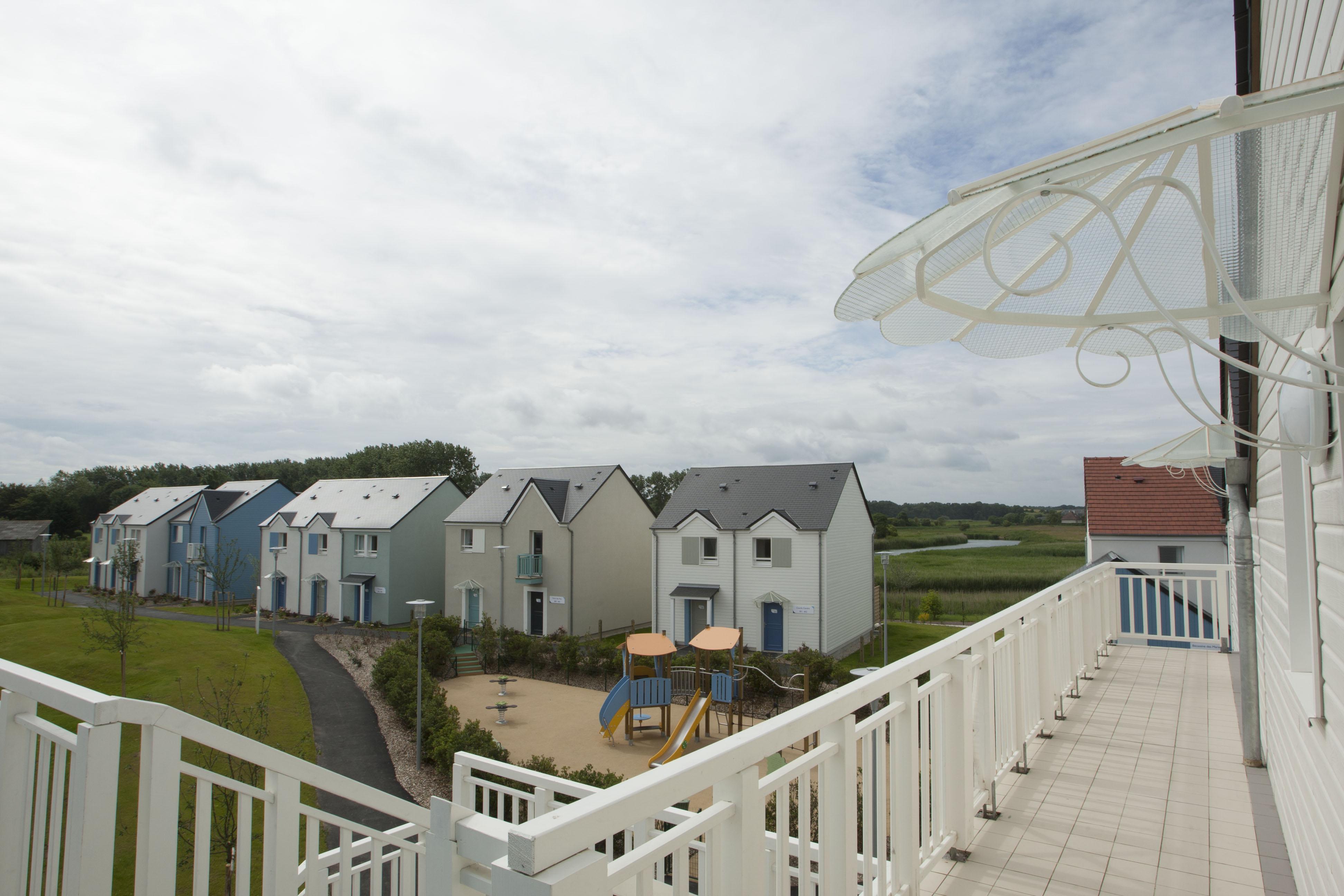 Pierre & Vacances Residence Le Chant Des Oiseaux Courseulles-sur-Mer Exterior photo