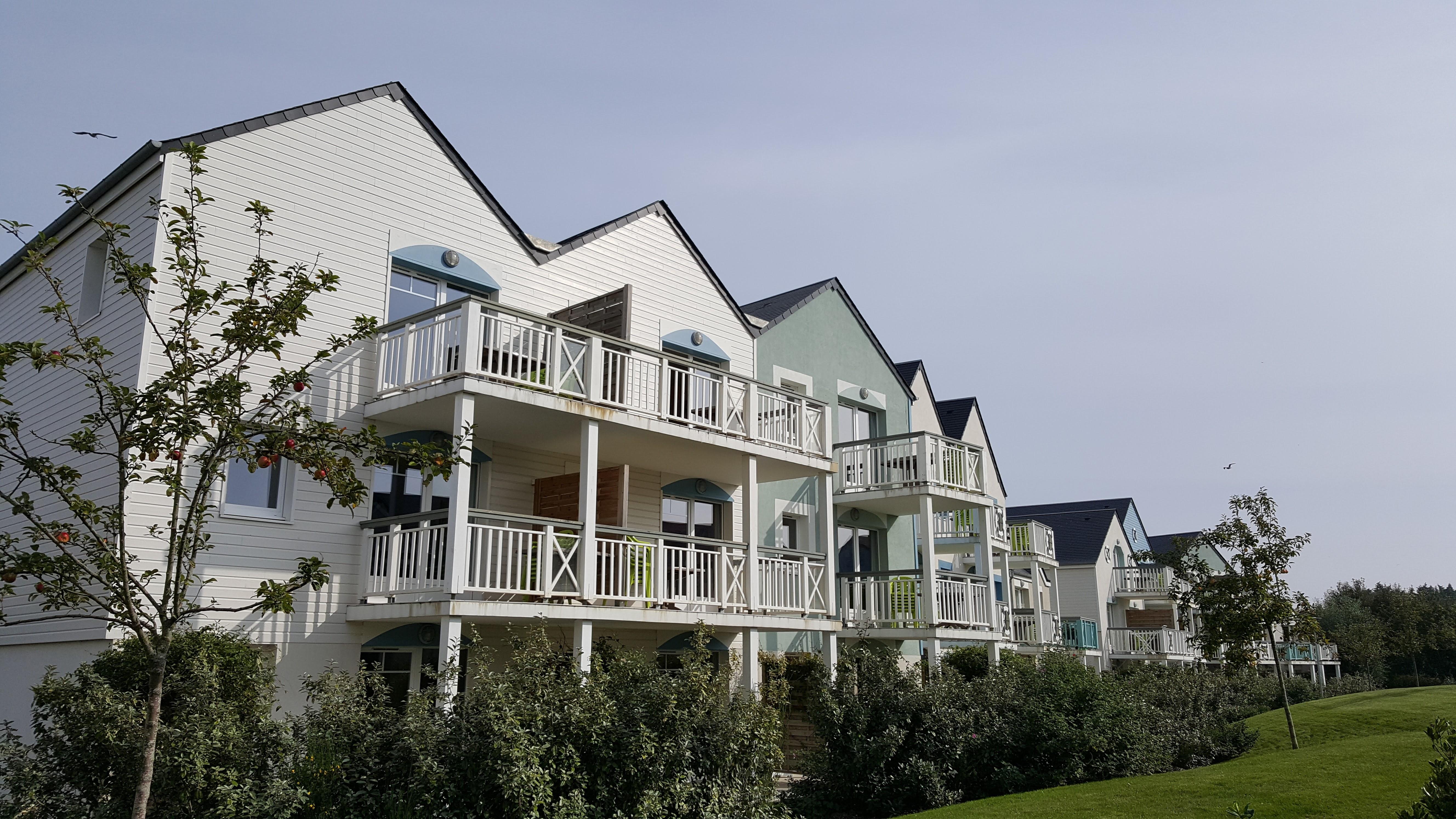 Pierre & Vacances Residence Le Chant Des Oiseaux Courseulles-sur-Mer Exterior photo