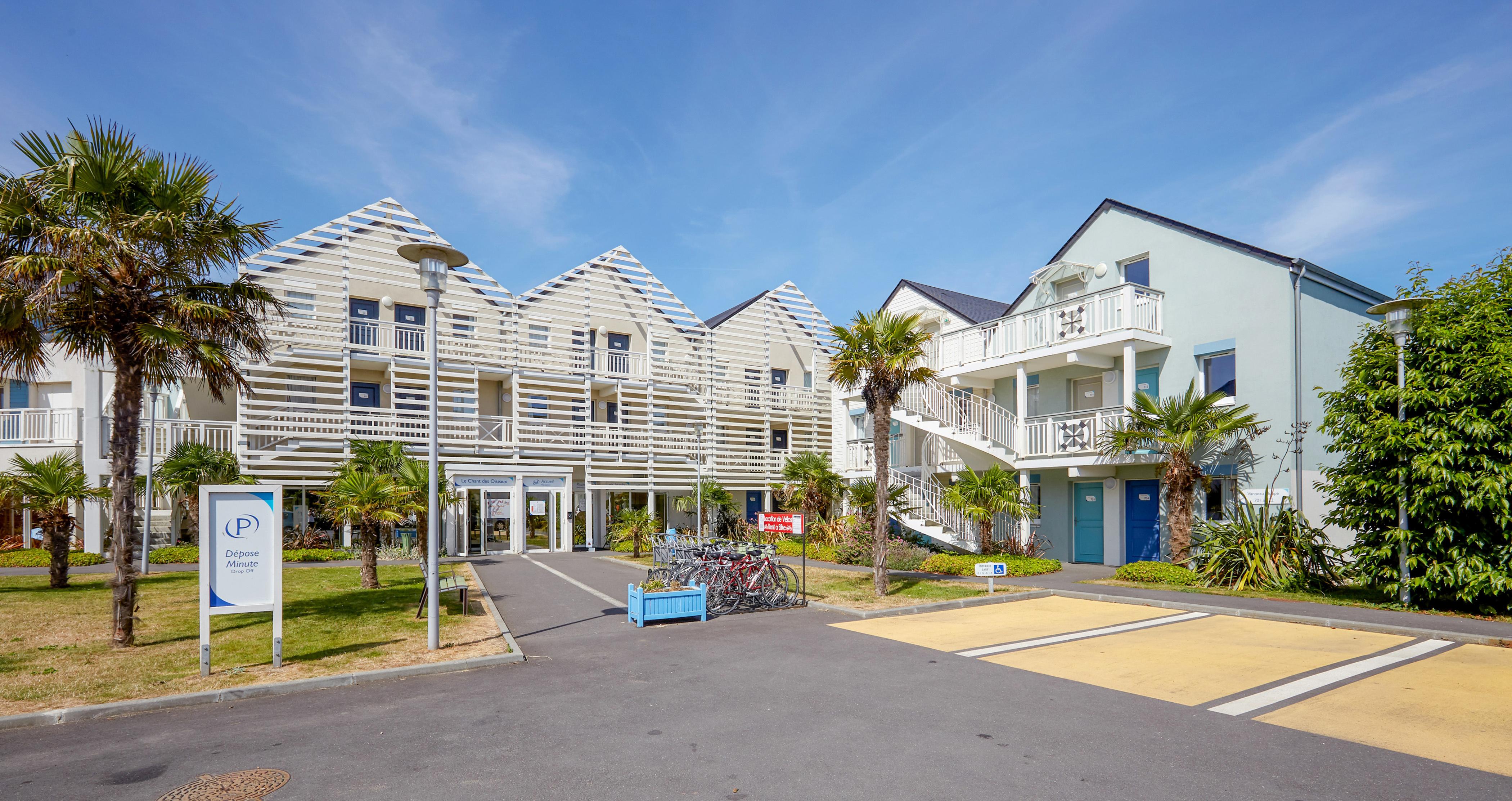 Pierre & Vacances Residence Le Chant Des Oiseaux Courseulles-sur-Mer Exterior photo