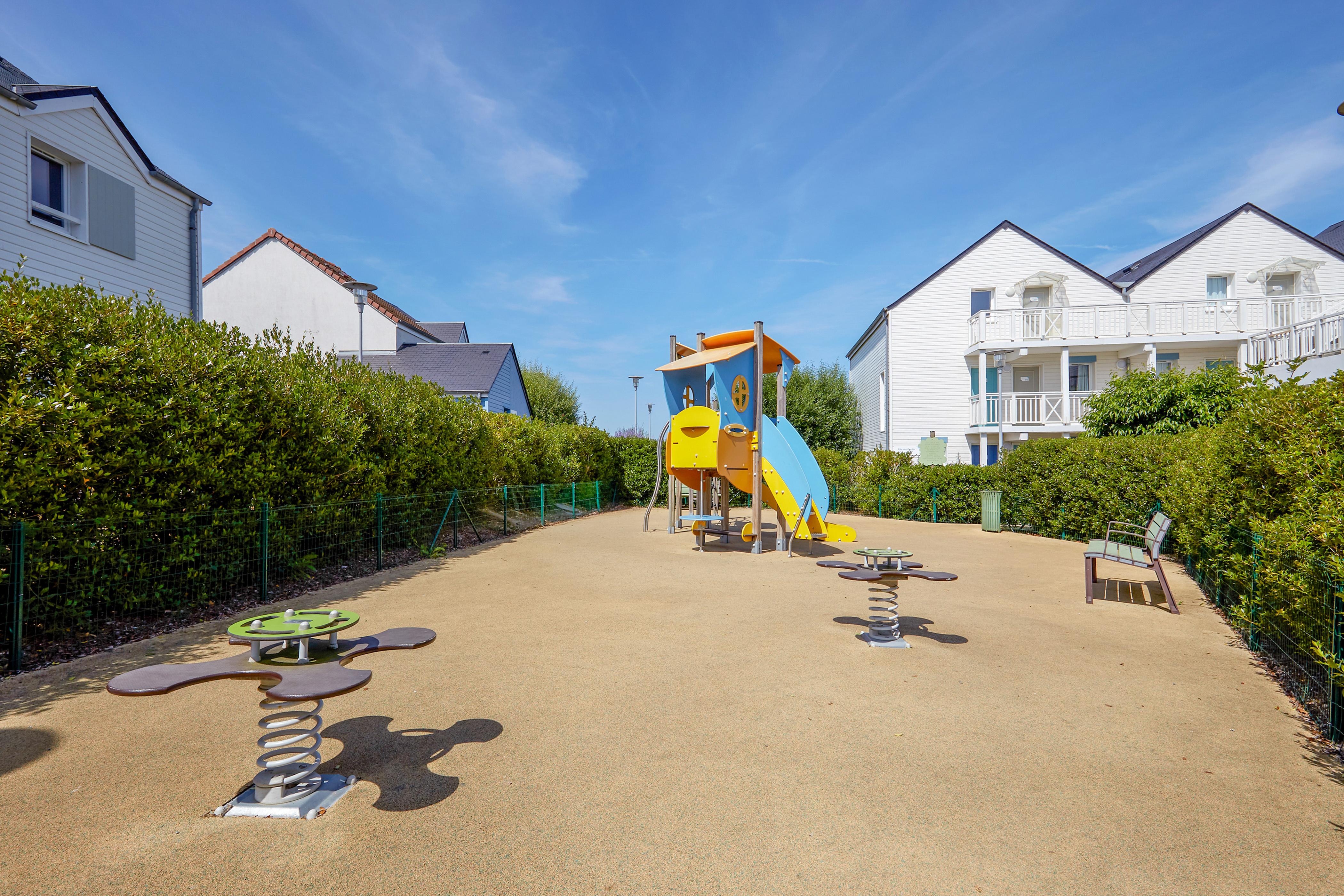 Pierre & Vacances Residence Le Chant Des Oiseaux Courseulles-sur-Mer Exterior photo