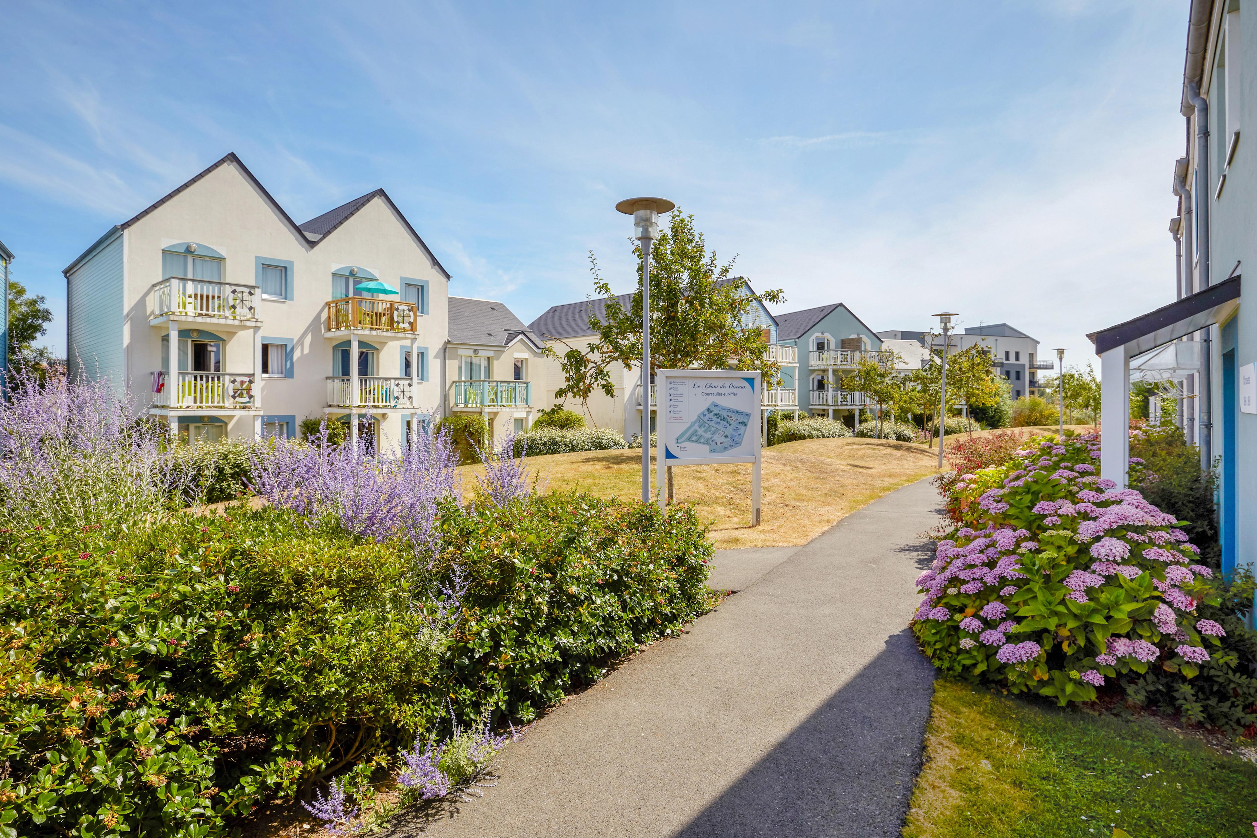 Pierre & Vacances Residence Le Chant Des Oiseaux Courseulles-sur-Mer Exterior photo