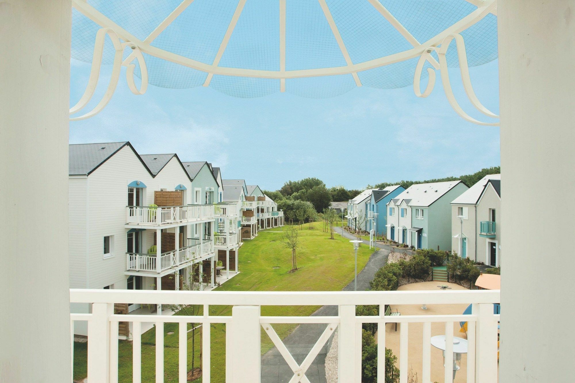 Pierre & Vacances Residence Le Chant Des Oiseaux Courseulles-sur-Mer Exterior photo