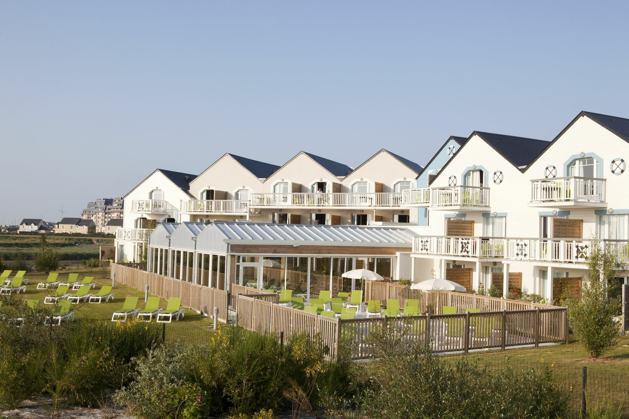 Pierre & Vacances Residence Le Chant Des Oiseaux Courseulles-sur-Mer Exterior photo